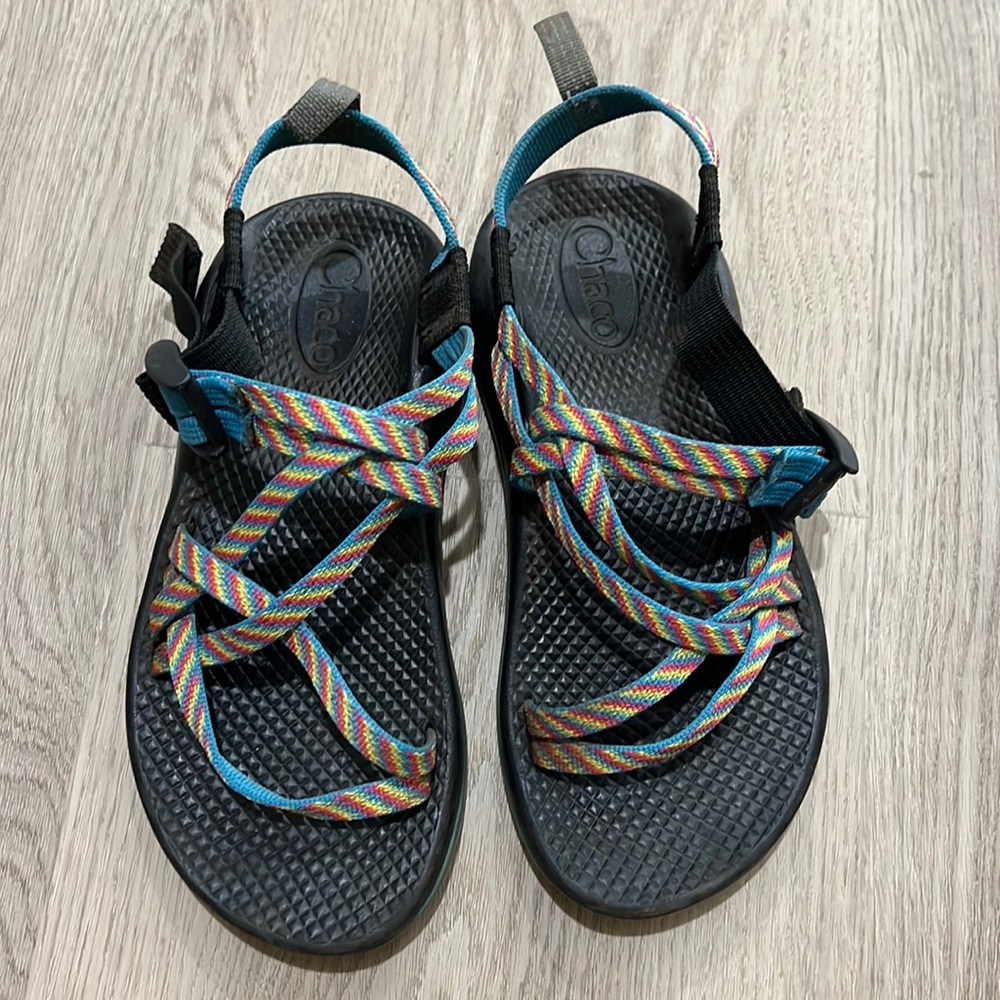 Girls chacos